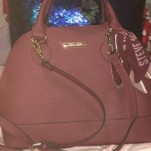 It’s a Steven Madden purse
